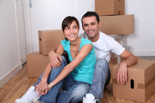 Careful packing and transport for a property move in Elmpark